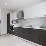 Spacious, Beautiful Penthouse With Bbq By 360 Estates 아파트