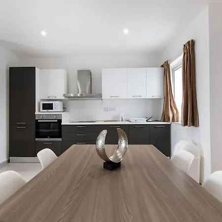 Spacious, Beautiful Penthouse With Bbq By 360 Estates 아파트 Pietà